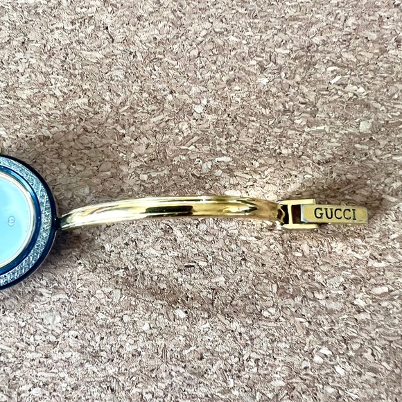 Gucci Women's Watch with Interchangeable Color Bezels - Picture 4 of 8